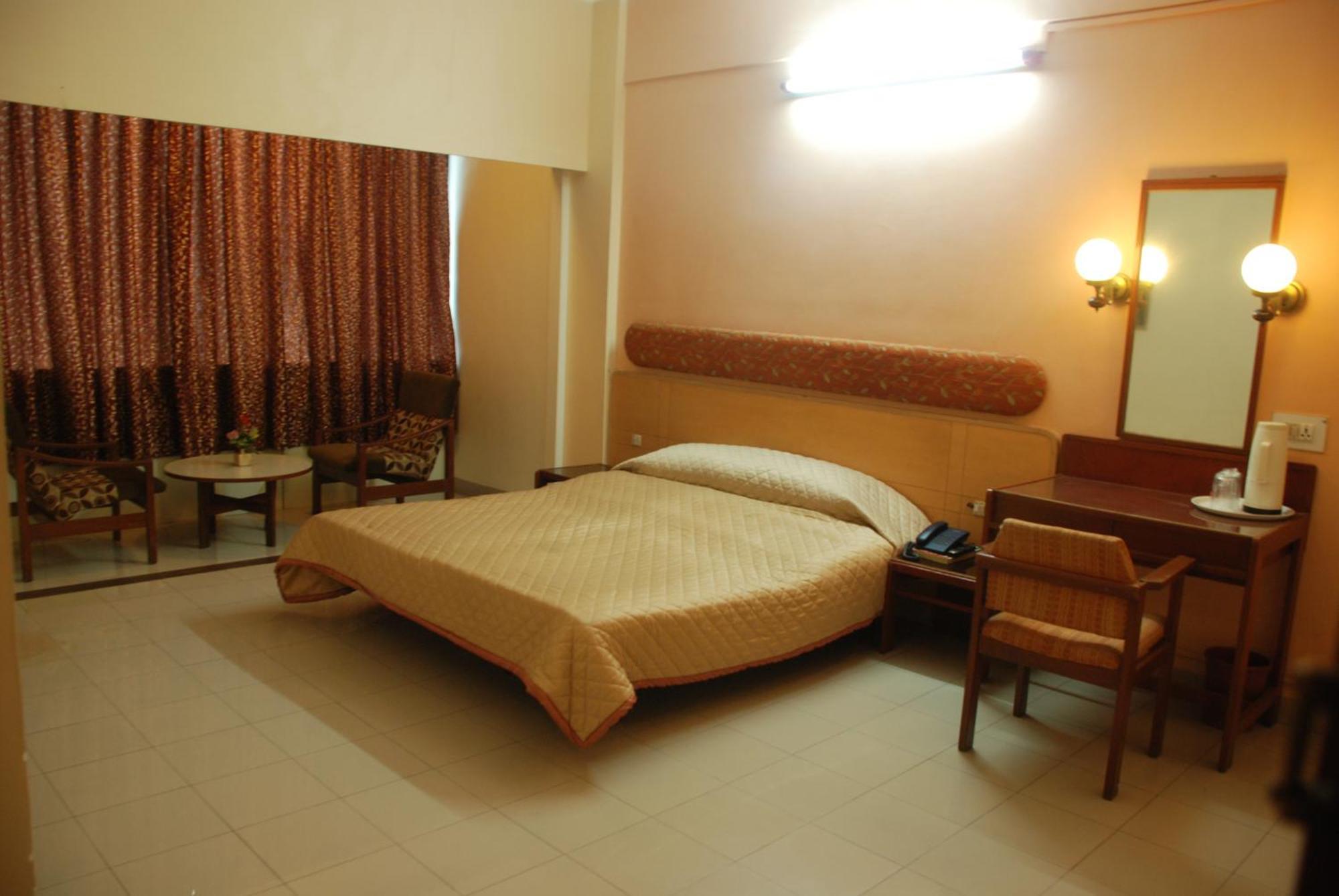 Hotel Raviraj Pune Exterior foto