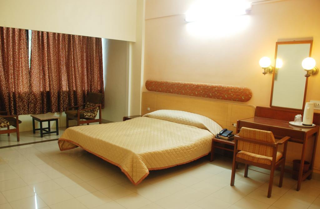 Hotel Raviraj Pune Exterior foto