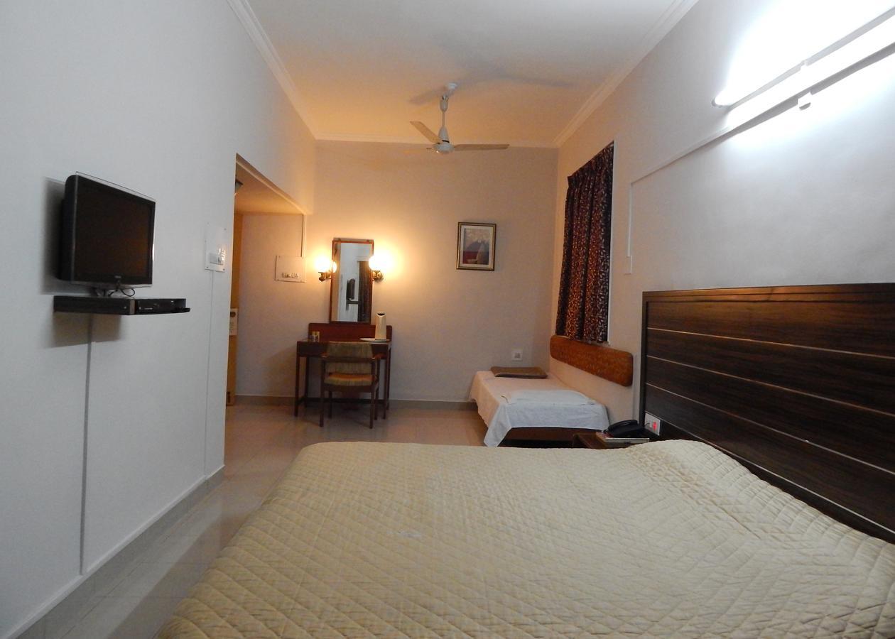 Hotel Raviraj Pune Exterior foto