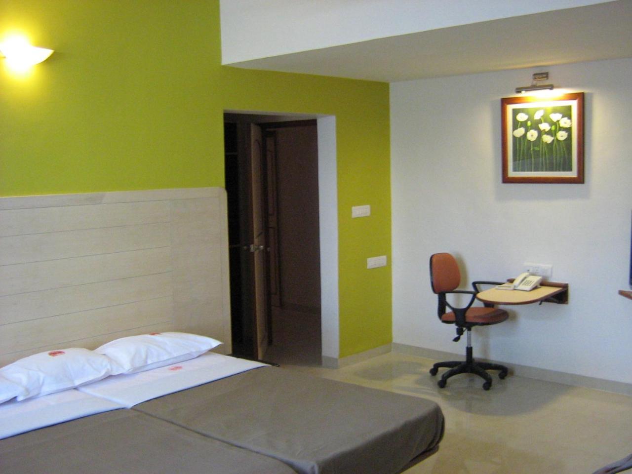 Hotel Raviraj Pune Exterior foto