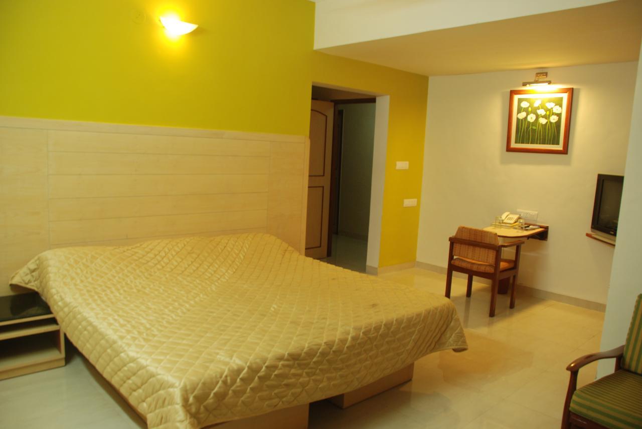 Hotel Raviraj Pune Exterior foto