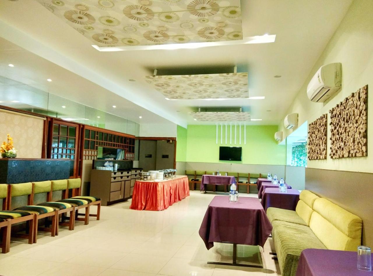 Hotel Raviraj Pune Exterior foto
