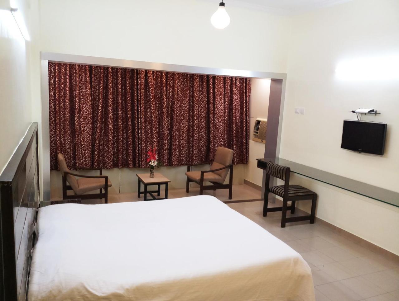 Hotel Raviraj Pune Exterior foto