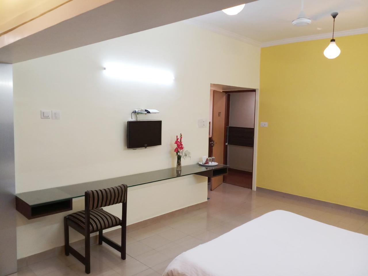 Hotel Raviraj Pune Exterior foto