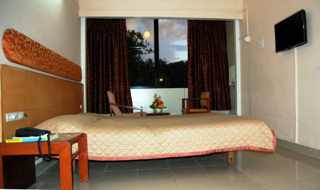 Hotel Raviraj Pune Exterior foto